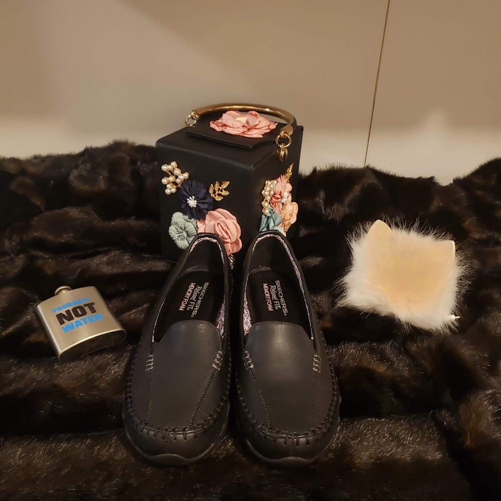 SKECHERS relaxed fit MEMORY FOAM